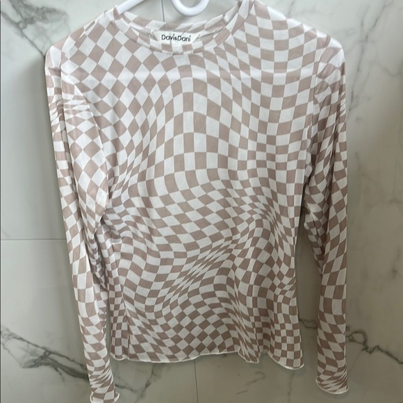 DAVI & DANI Tops - DAVI & DANI Tan and White Graphic Fitted Blouse